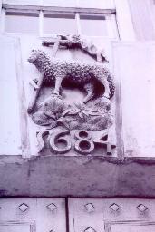 England-London-Temple-lamb-and-flag-crest-logo-year-1684-mono-1-BG.jpg