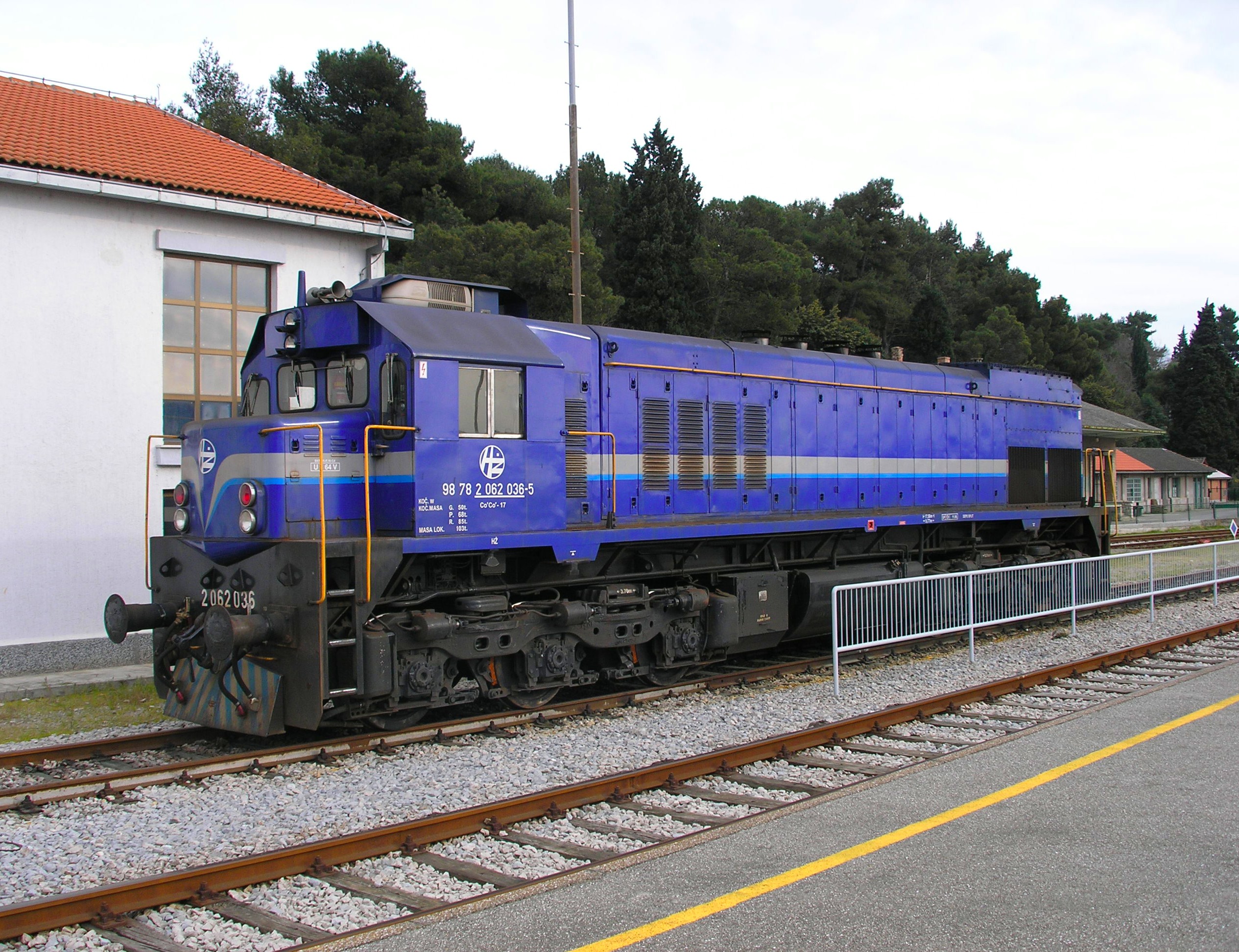 2062_series_locomotive_(2).JPG