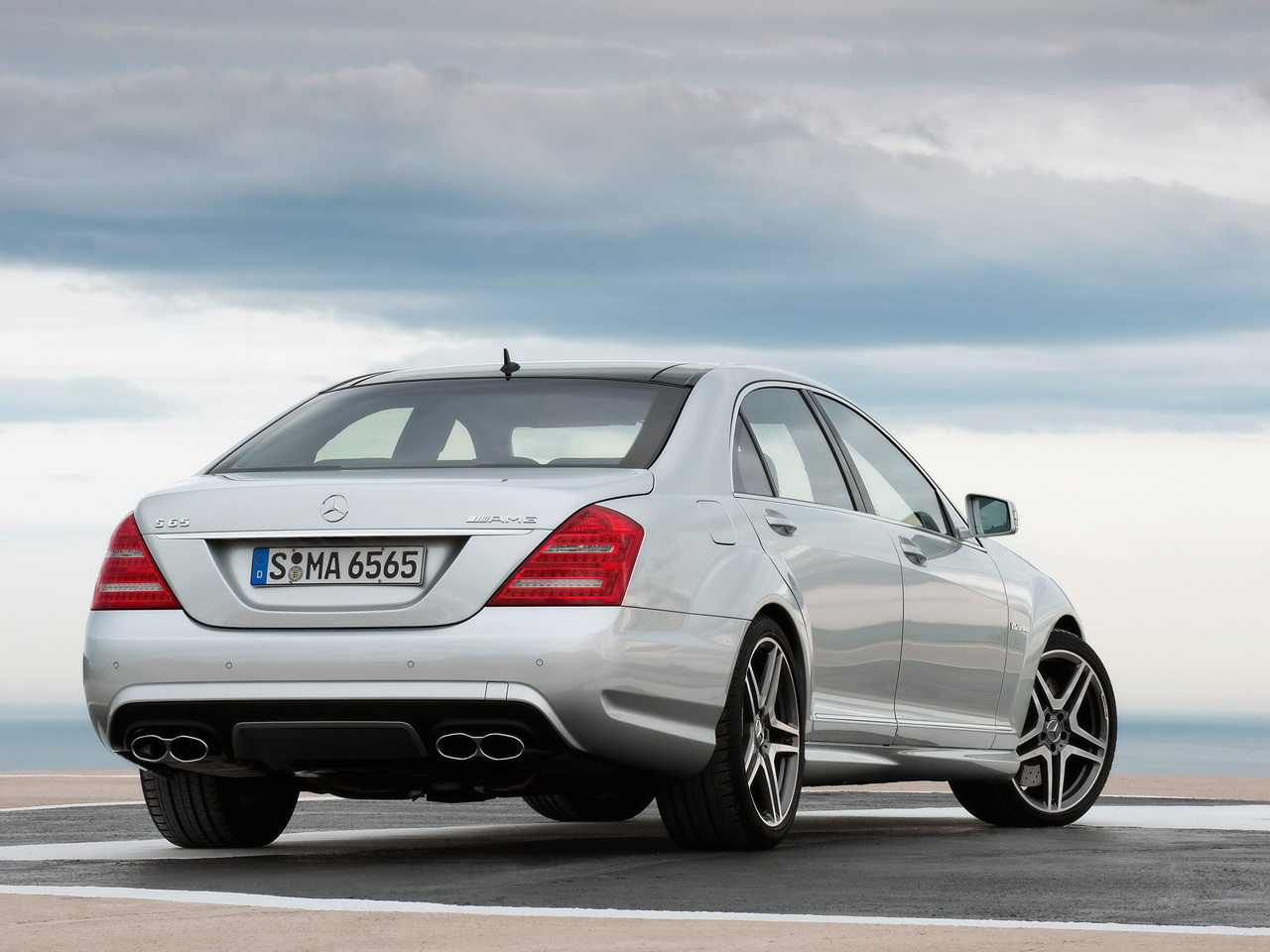 2010-Mercedes-Benz-S63-and-S65-AMG-65-AMG-Rear-Angle-1280x960.jpg