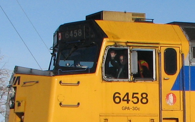 6458-waving-20100126.jpg