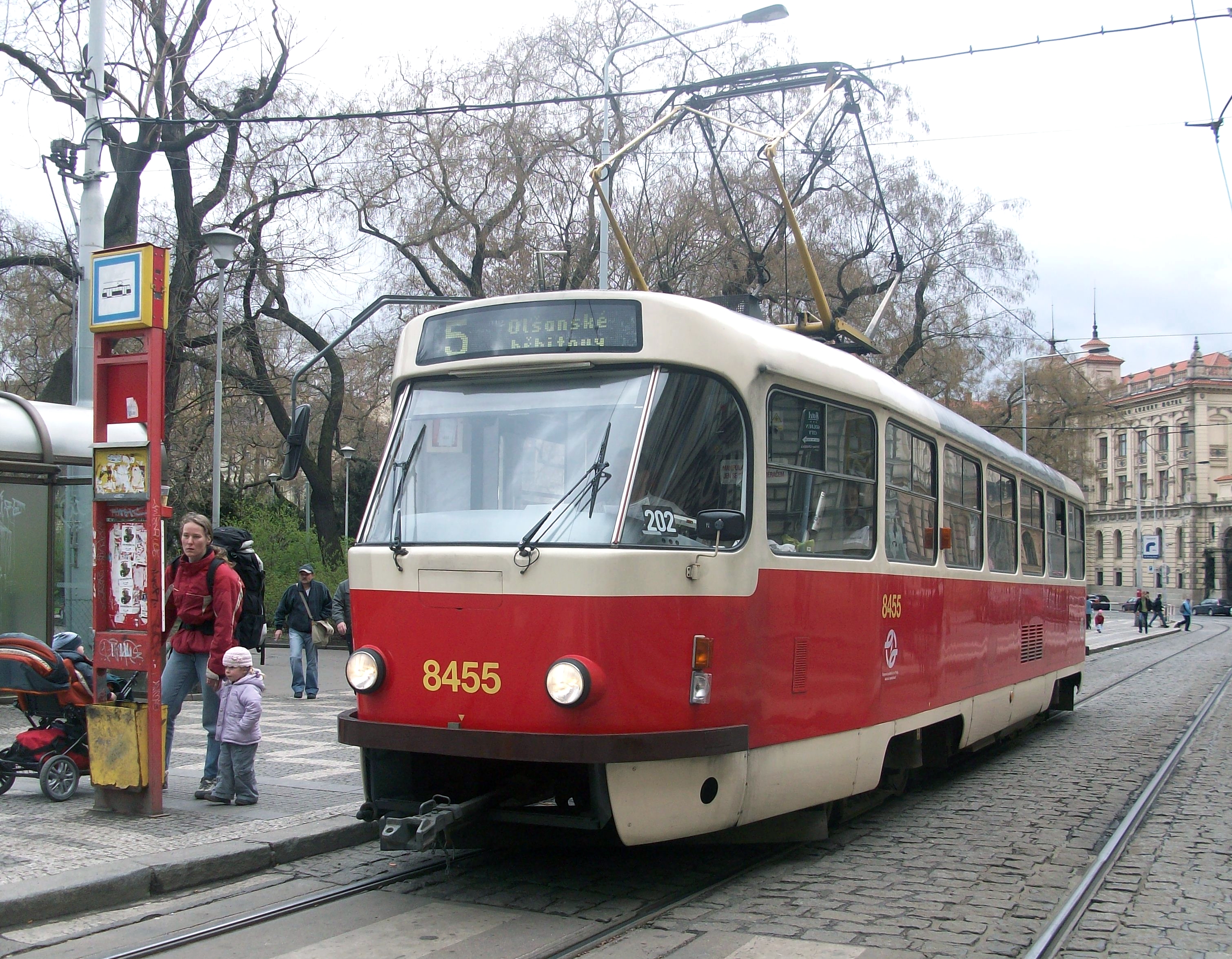 Tatra_T3R.P_8455_at_the_main_train_station_-_line_5_in_Prague.JPG