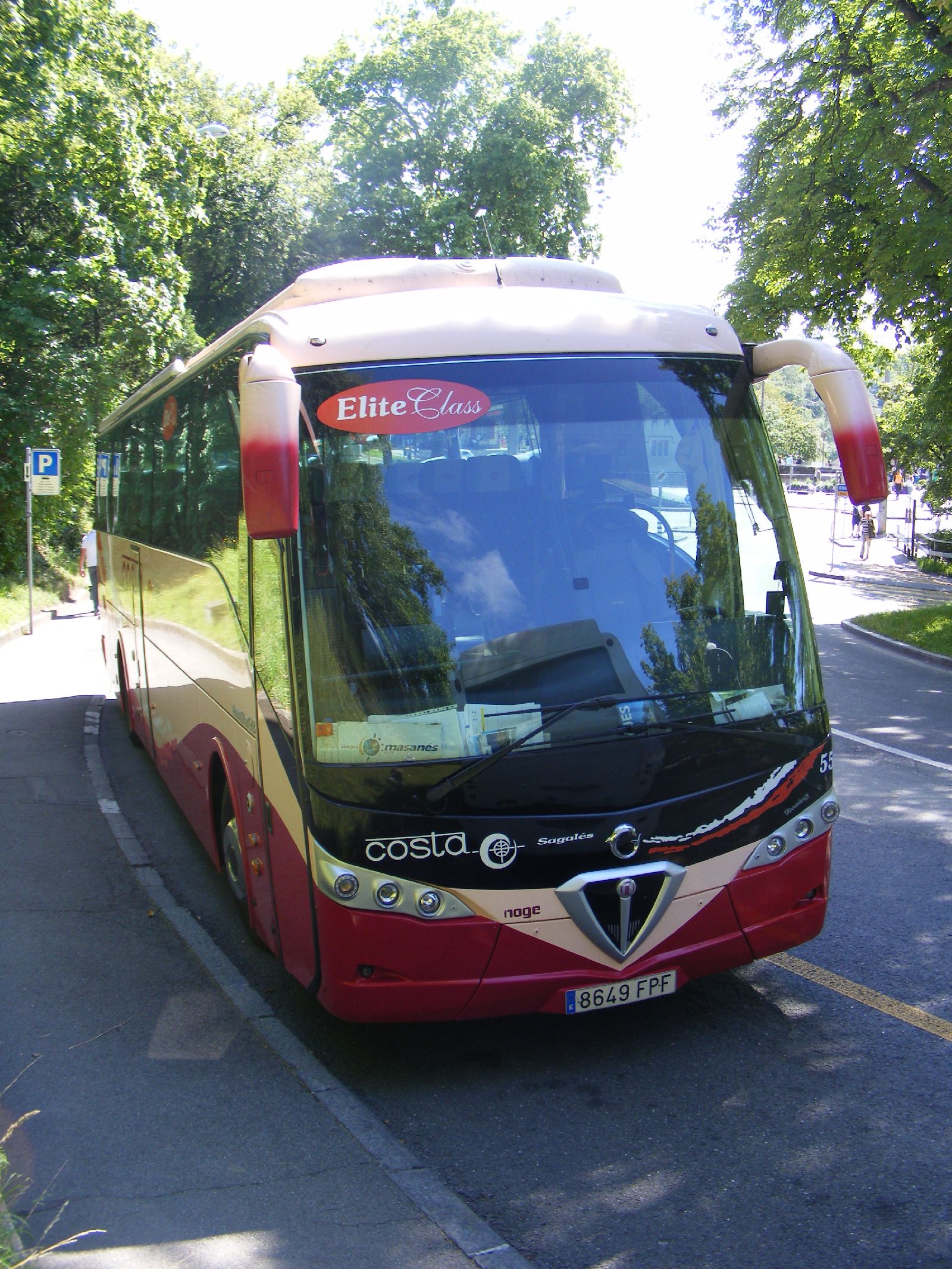 8649_FPF,_Irisbus_Iveco_EuroRider_D43_Noge_Touring_III_Costa,_Sagal%C3%A9s_spain_-_Flickr_-_sludgegulper.jpg