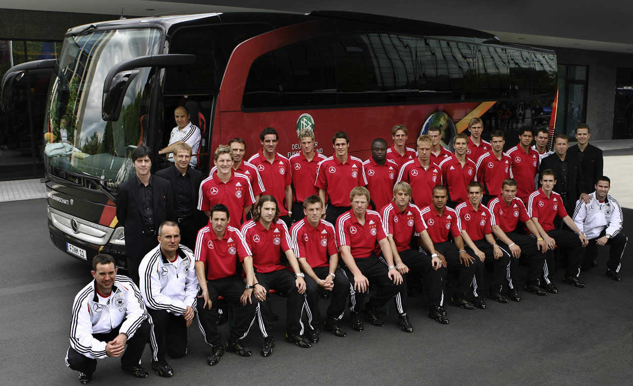 29_Mercedes_Provides_German_National_Football_Team_With_New_Travego_Bus_1.jpg