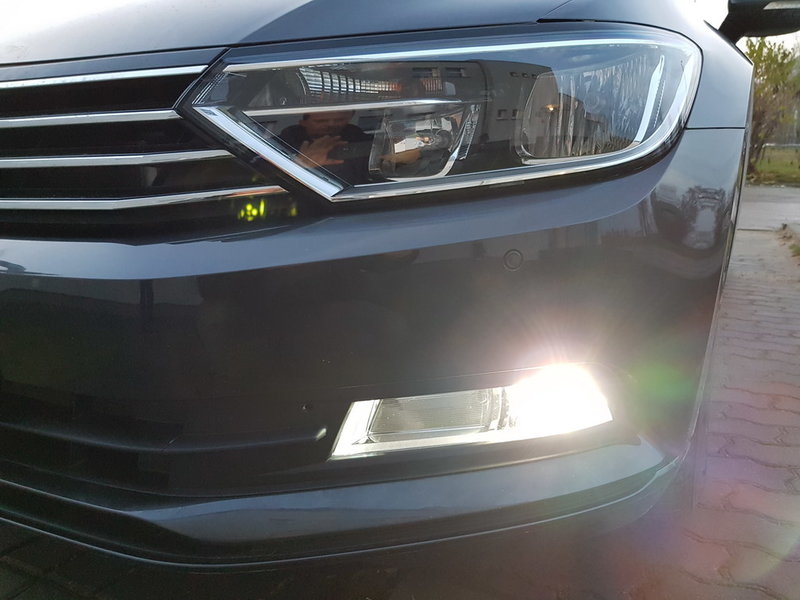 VW B81 reflektor do jazdy dziennej z LED.jpg
