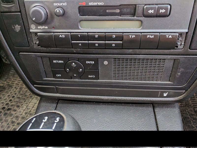 passat radio.jpg