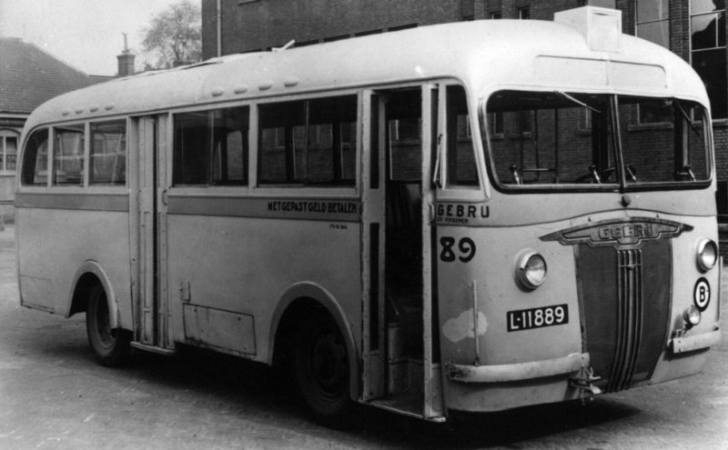 1939-l-11889-chevrolet-twin-coach-carr-domburg.jpg